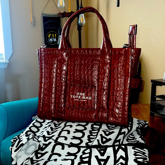Large Marc Jacobs Spicy Brown Croc tote (Authentic)